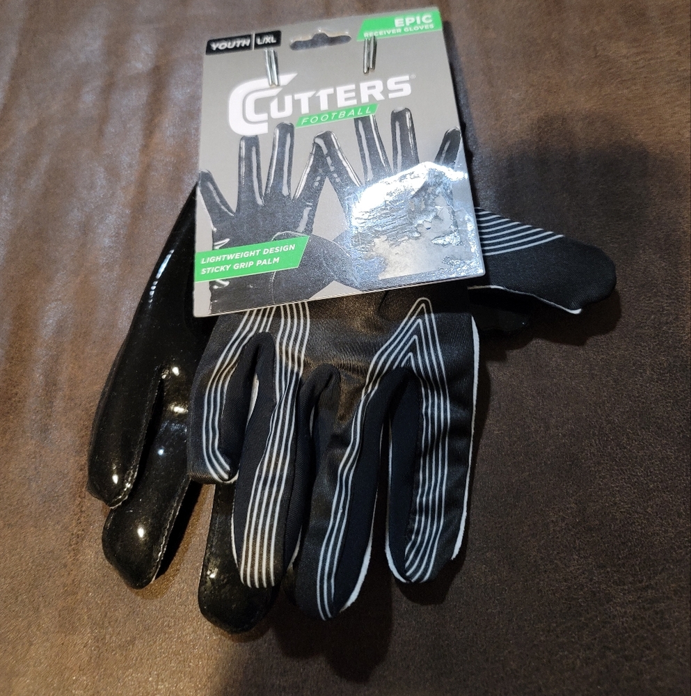 Cutters Black Football Gloves. New with tags
